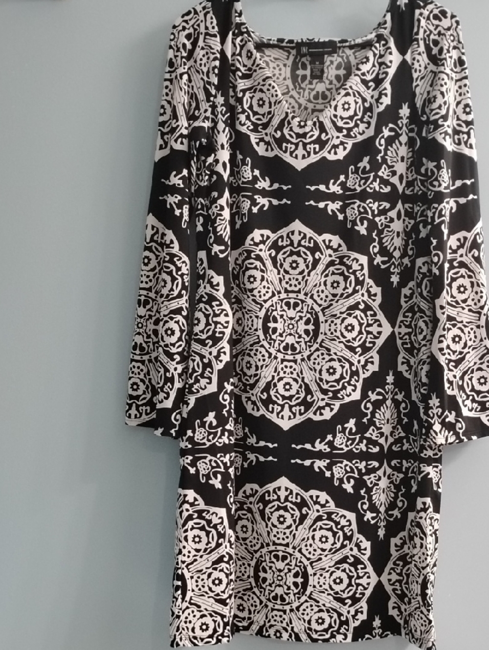 NWOT INC  Black and White Medallion Long-Sleeve Midi Dress Size Medium